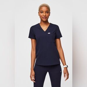 FIGS NAVY Catarina One-Pocket Scrub Top™ GUC